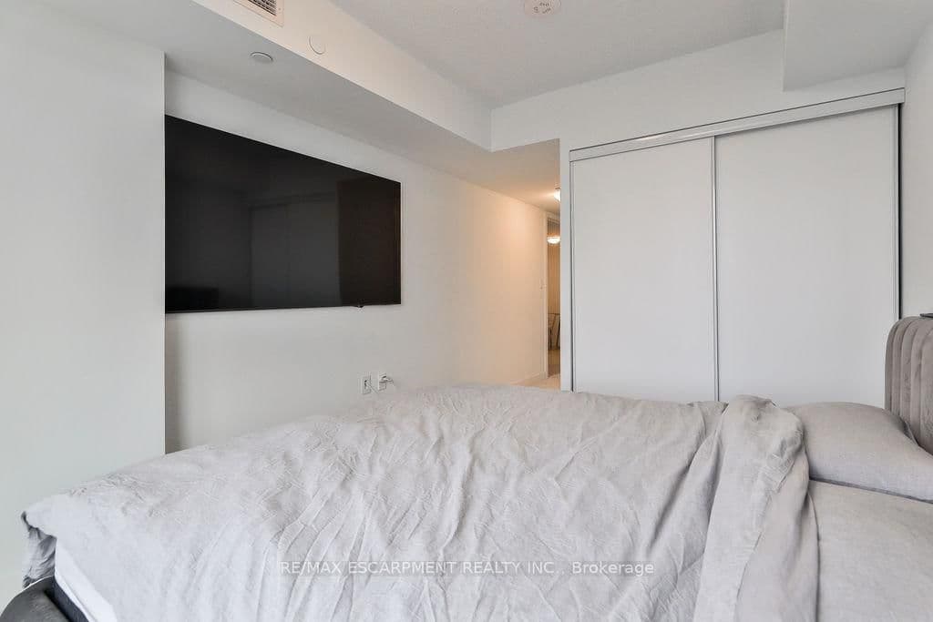 556 Marlee Avenue, Unit 606 thumbnail 30