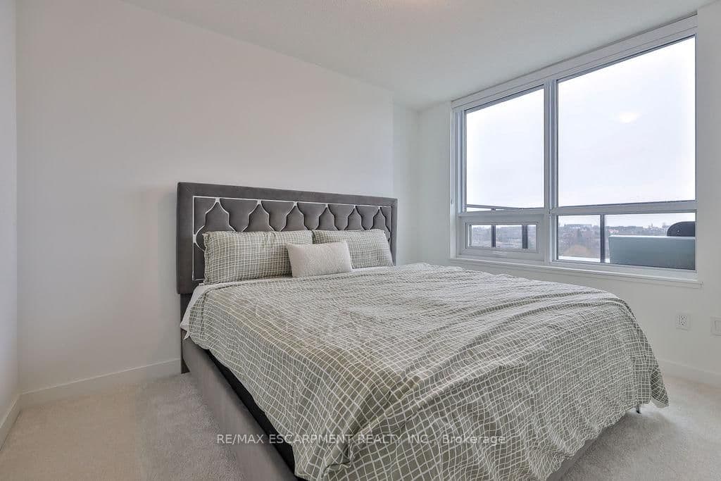 556 Marlee Avenue, Unit 606 thumbnail 31