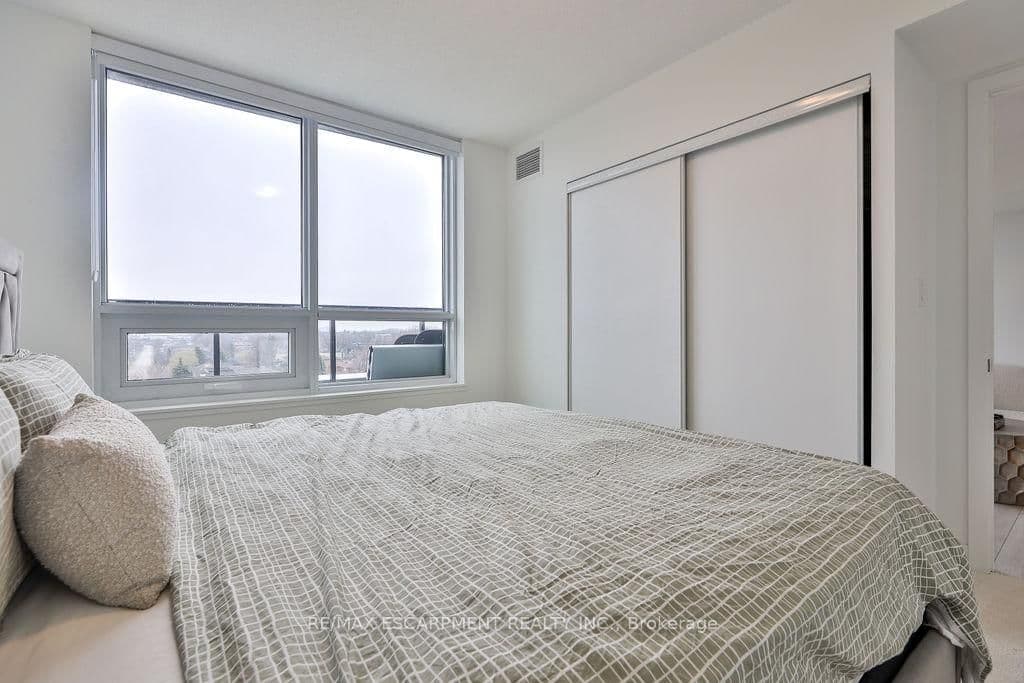 556 Marlee Avenue, Unit 606 thumbnail 32