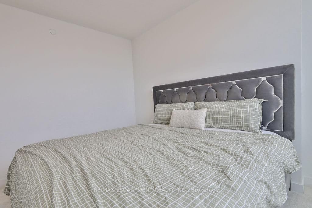 556 Marlee Avenue, Unit 606 thumbnail 33
