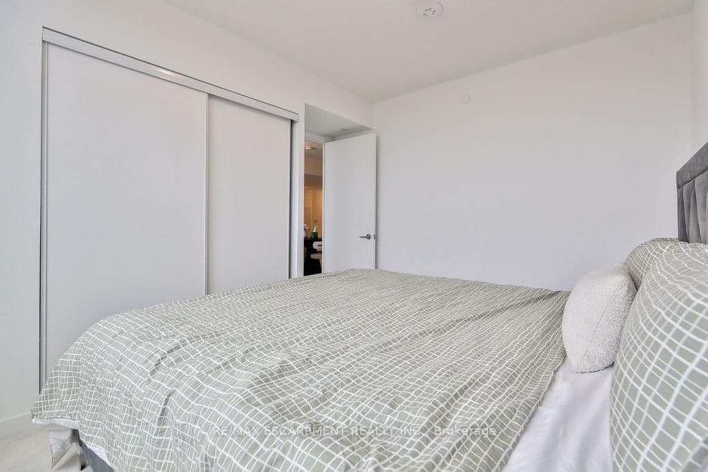 556 Marlee Avenue, Unit 606 thumbnail 34