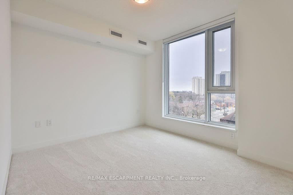 556 Marlee Avenue, Unit 606 thumbnail 35
