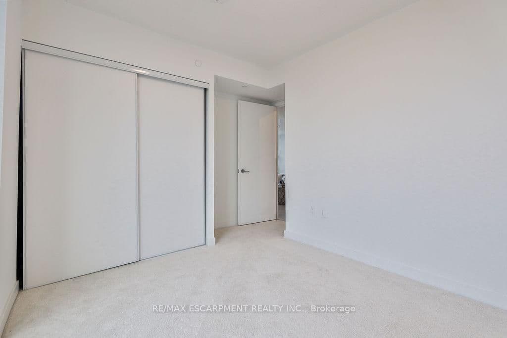 556 Marlee Avenue, Unit 606 thumbnail 36