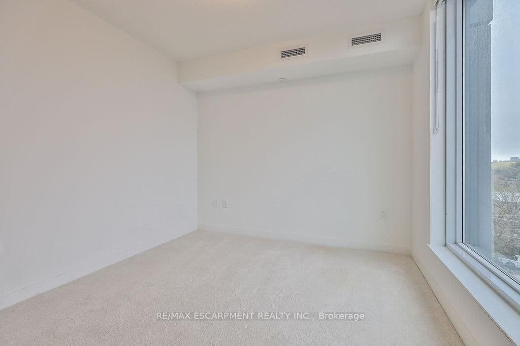 556 Marlee Avenue, Unit 606 thumbnail 38