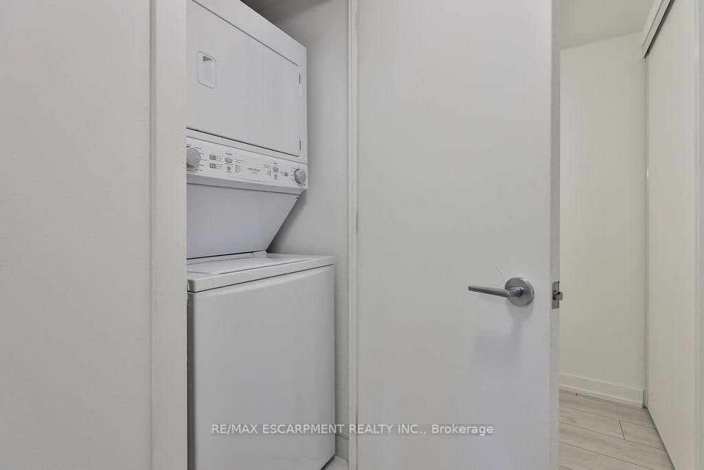 556 Marlee Avenue, Unit 606 thumbnail 39