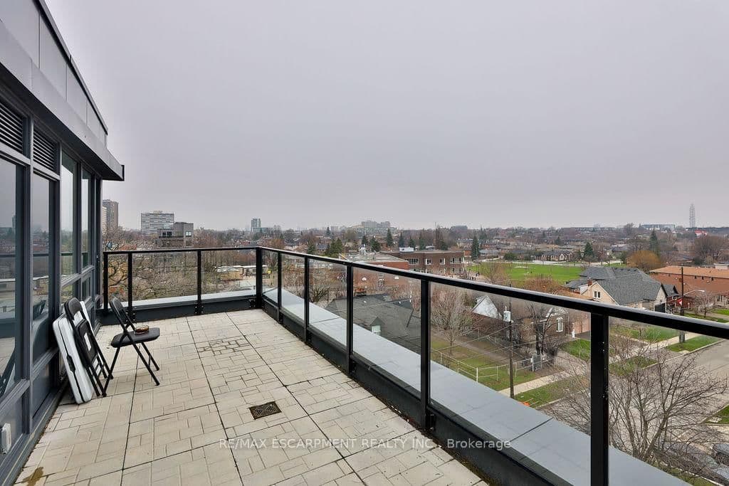 556 Marlee Avenue, Unit 606 thumbnail 40