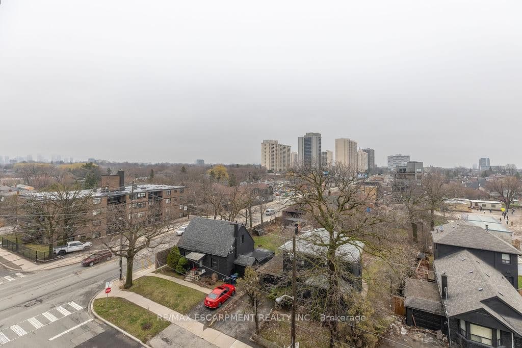 556 Marlee Avenue, Unit 606 thumbnail 43