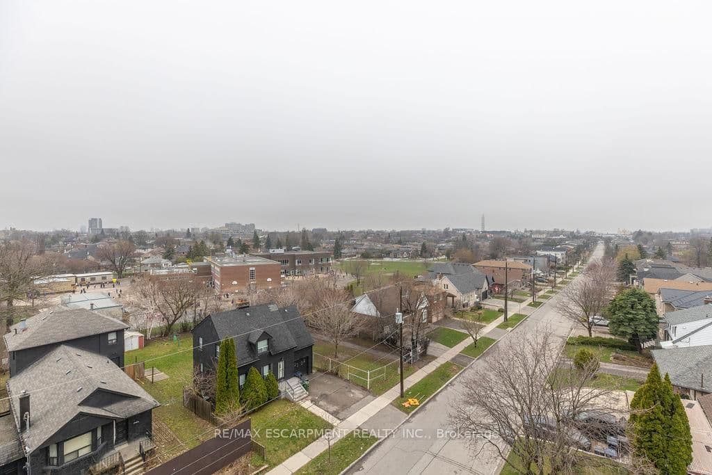 556 Marlee Avenue, Unit 606 thumbnail 45