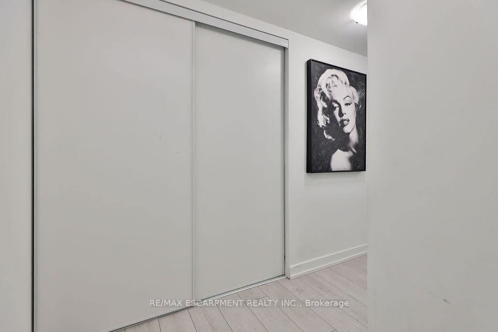 556 Marlee Avenue, Unit 606 thumbnail 5