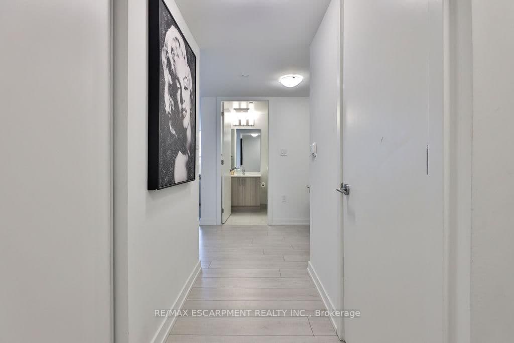 556 Marlee Avenue, Unit 606 thumbnail 6
