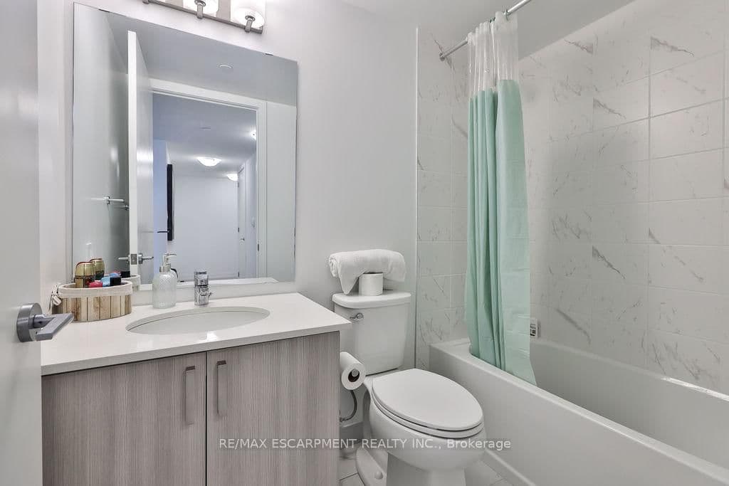 556 Marlee Avenue, Unit 606 thumbnail 7