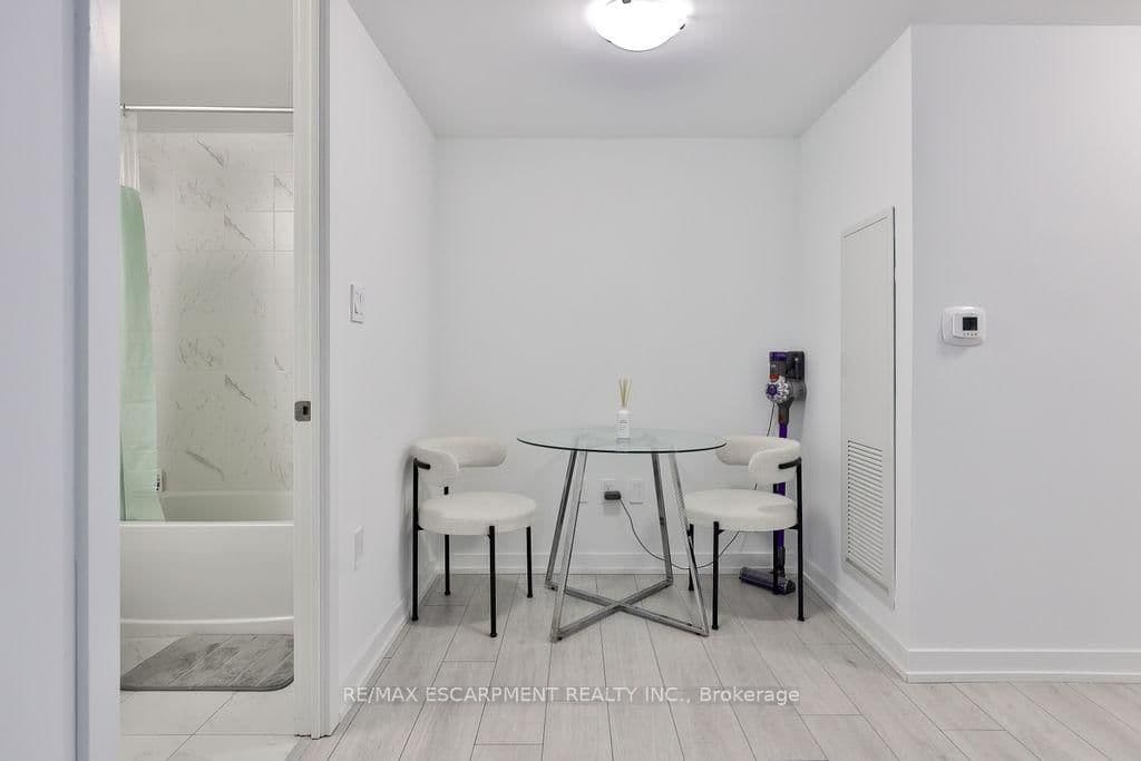 556 Marlee Avenue, Unit 606 thumbnail 9