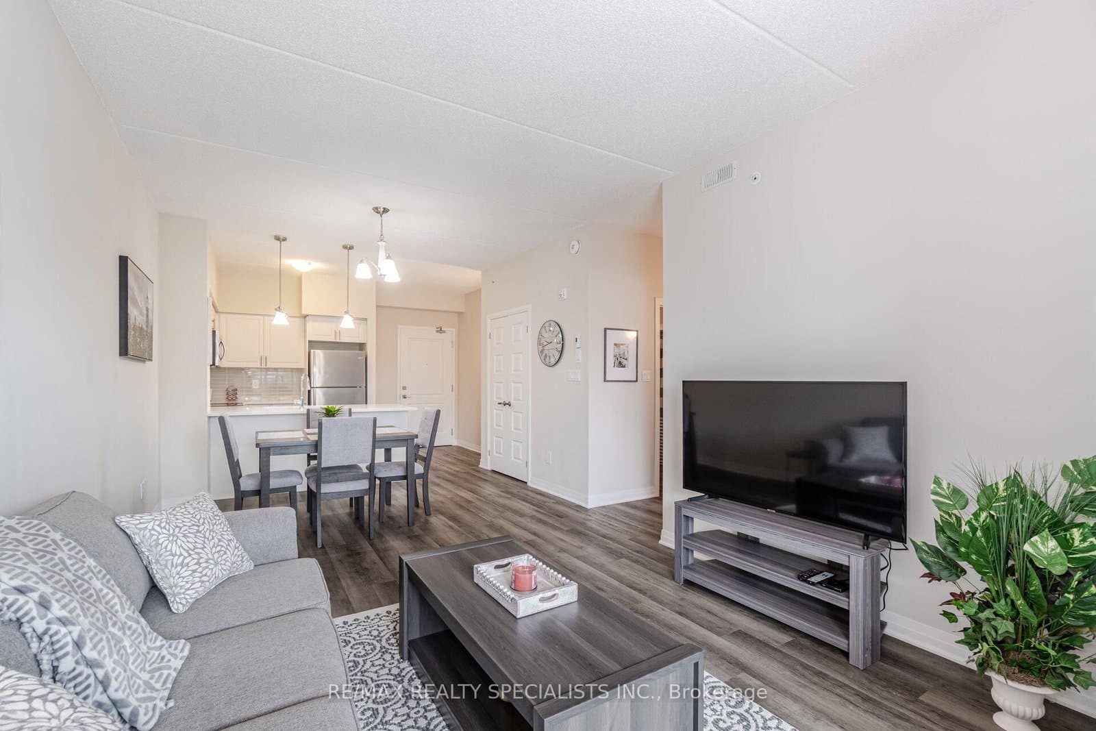 610 Farmstead Drive, Unit 315 thumbnail 16