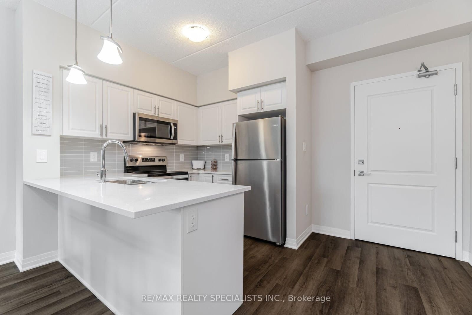 610 Farmstead Drive, Unit 315 thumbnail 6