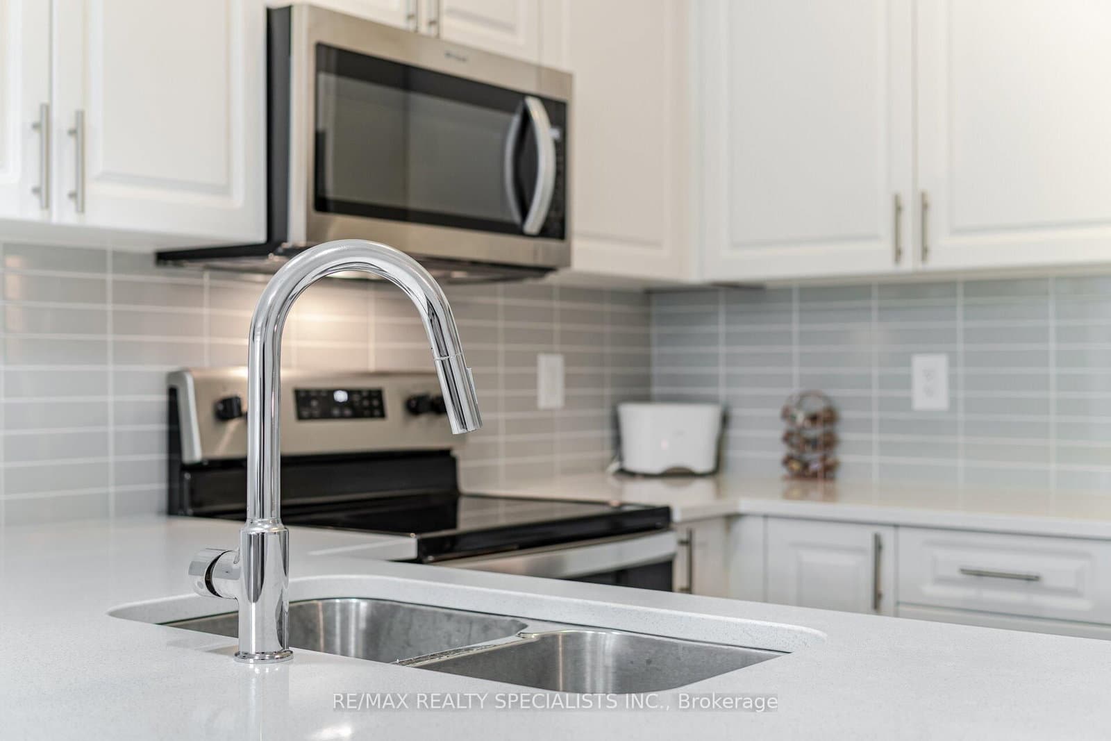 610 Farmstead Drive, Unit 315 thumbnail 7