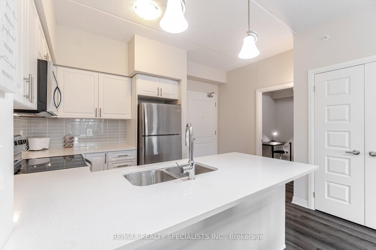 610 Farmstead Drive, Unit 315 thumbnail 9