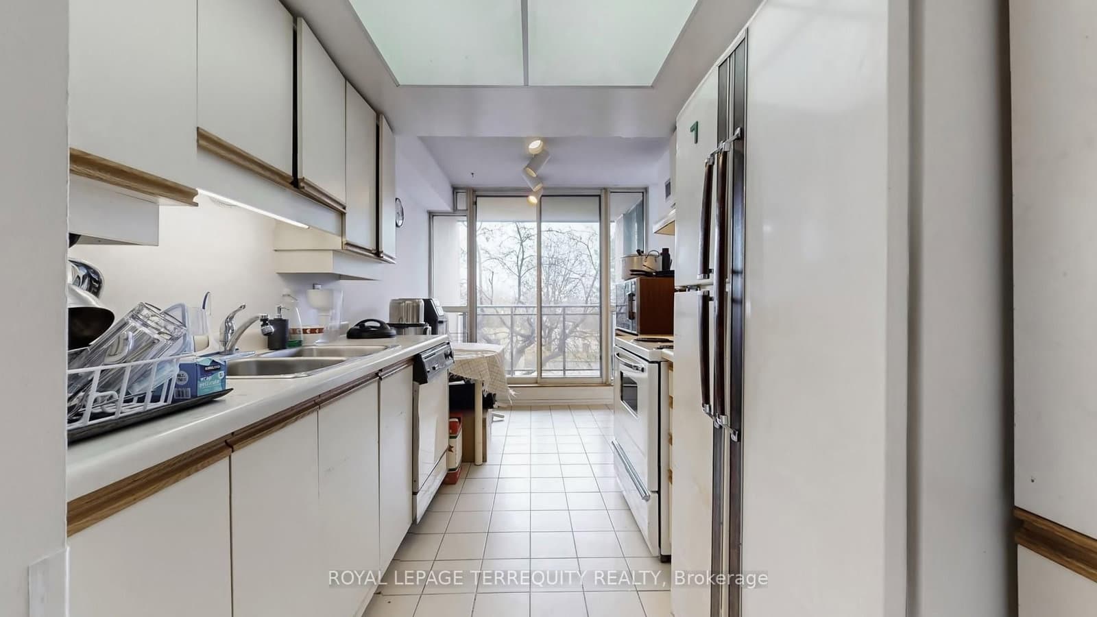 20 Cherrytree Drive, Unit 211 thumbnail 13