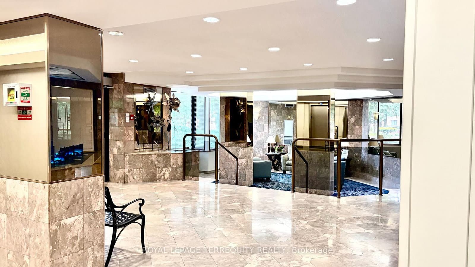 20 Cherrytree Drive, Unit 211 thumbnail 3