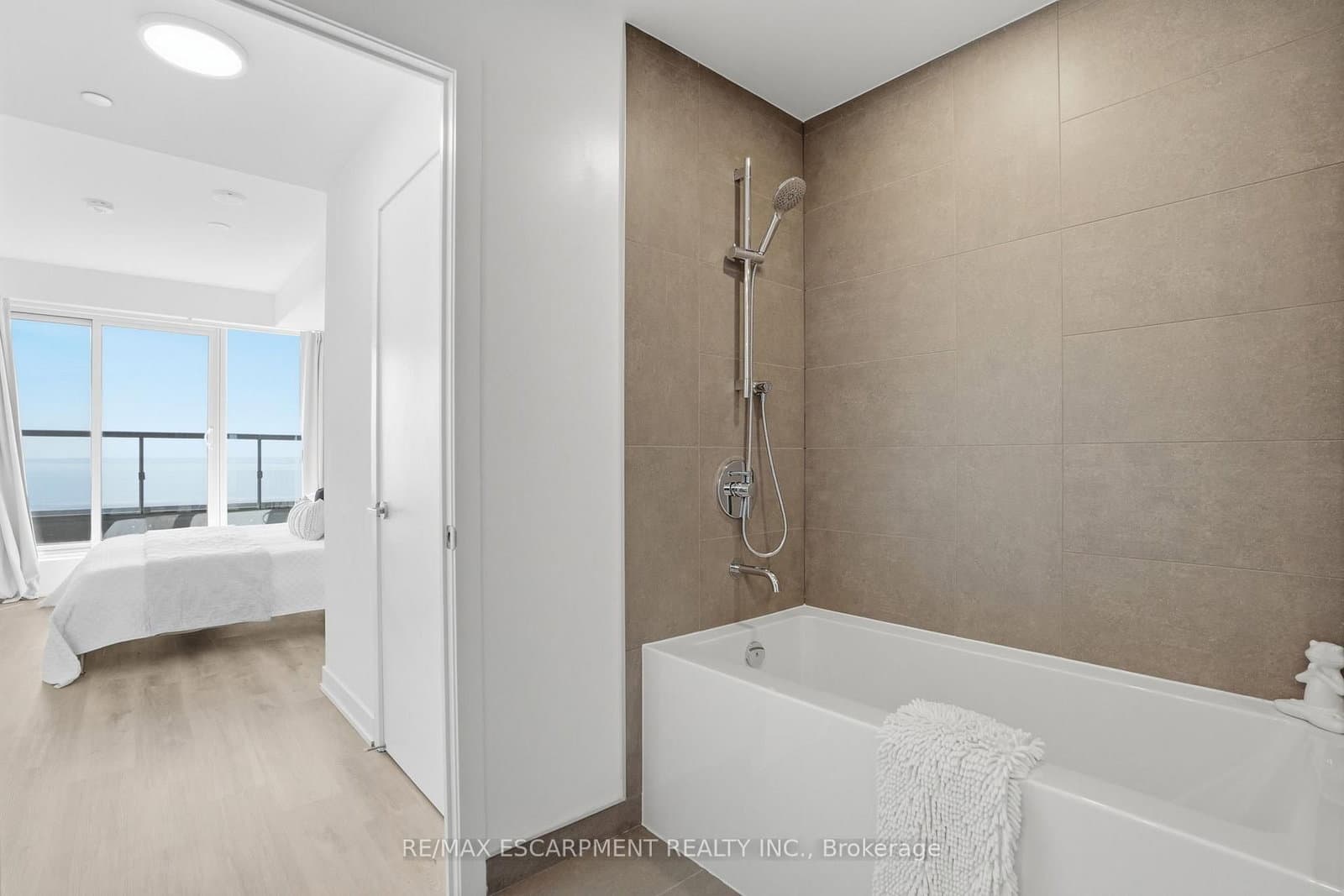 370 MARTHA Street, Unit 2104 thumbnail 18
