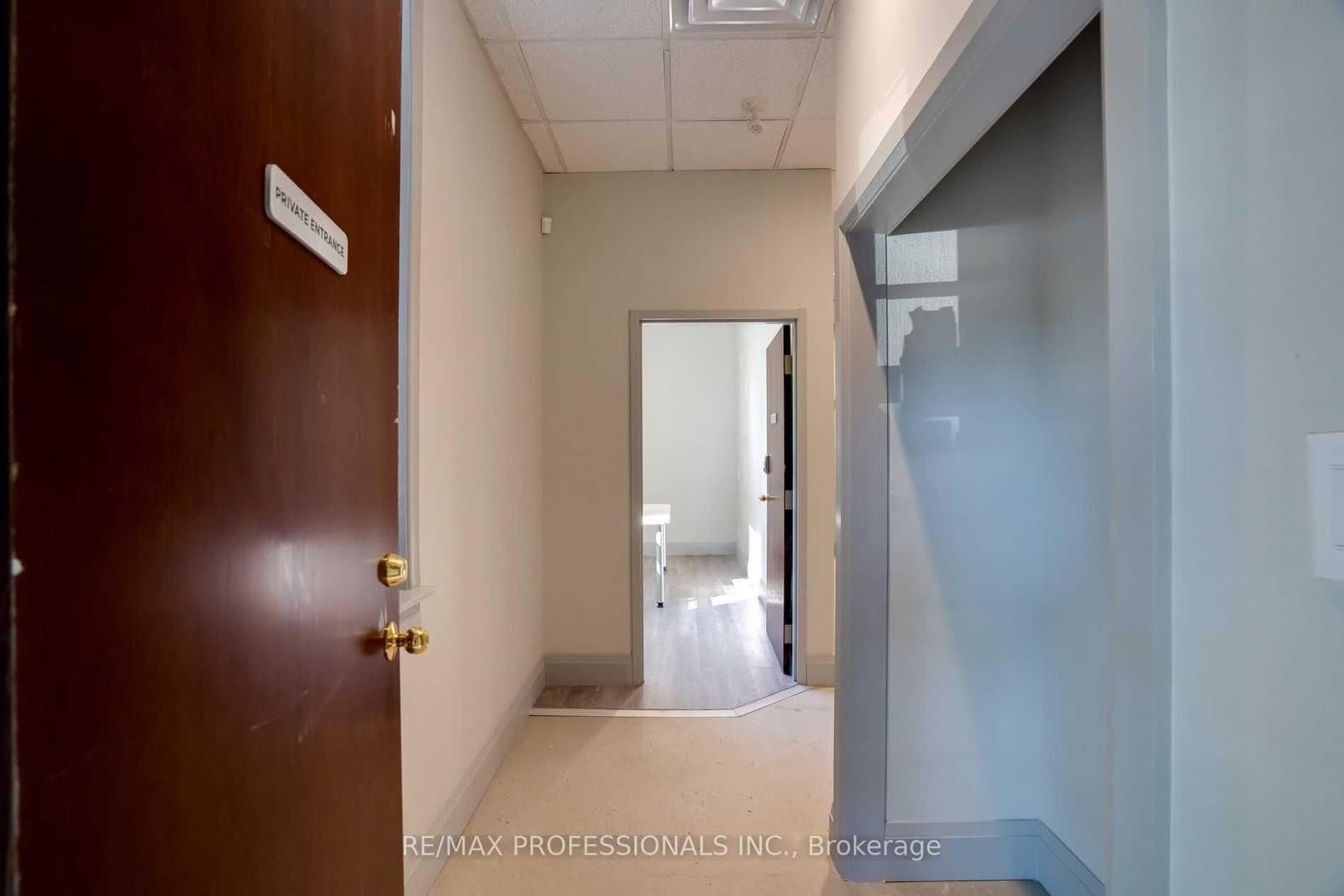 523 The Queensway Way, Unit 107 thumbnail 22