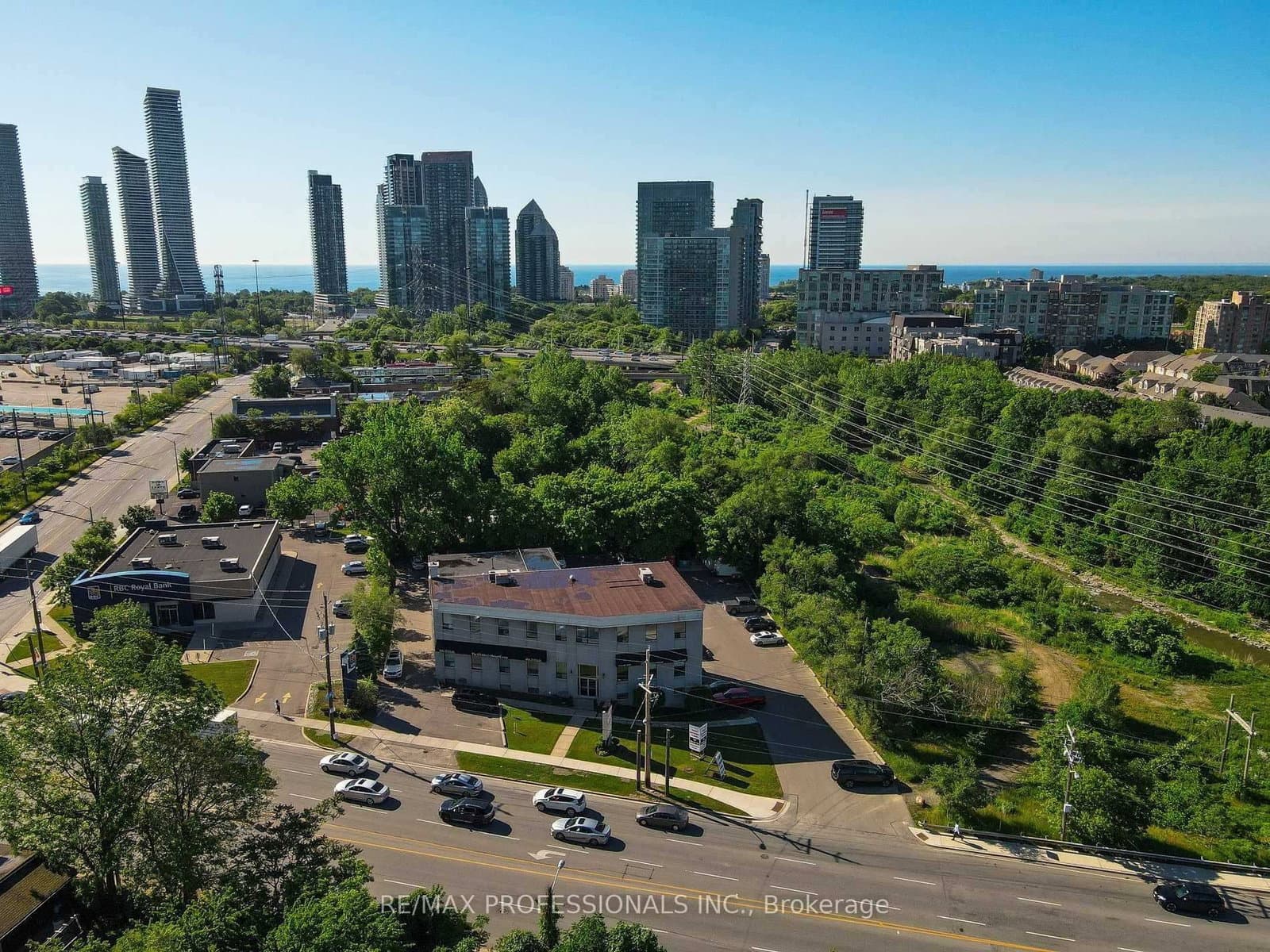 523 The Queensway Way, Unit 107 thumbnail 32