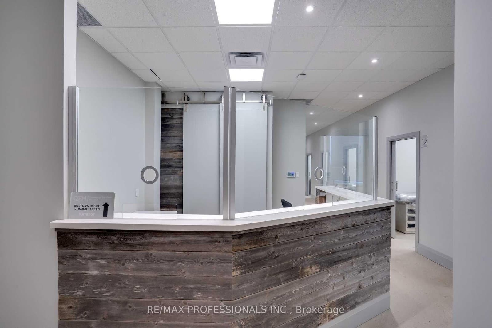 523 The Queensway Way, Unit 107 thumbnail 4