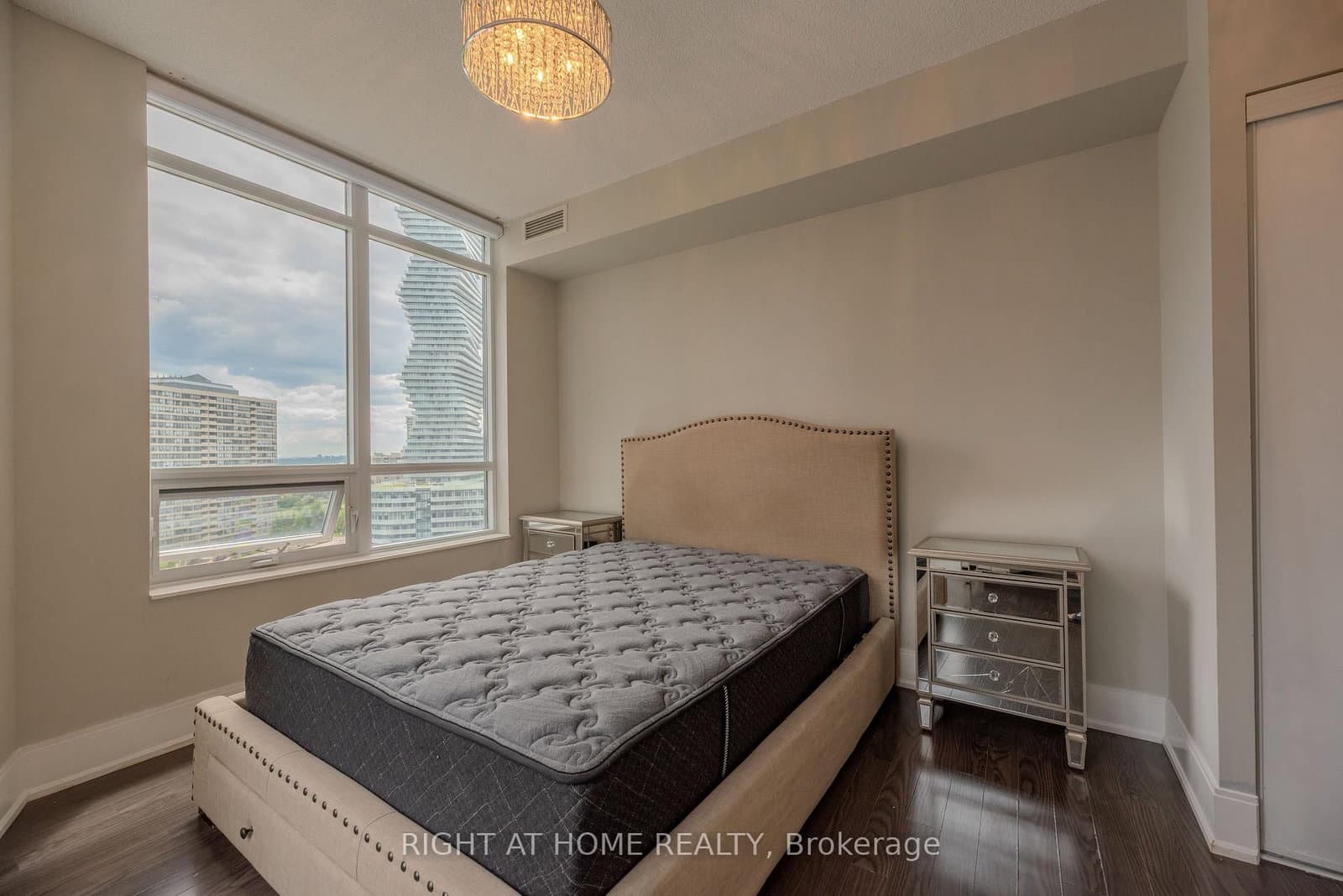 330 Burnhamthorpe Road W, Unit 1409 thumbnail 10
