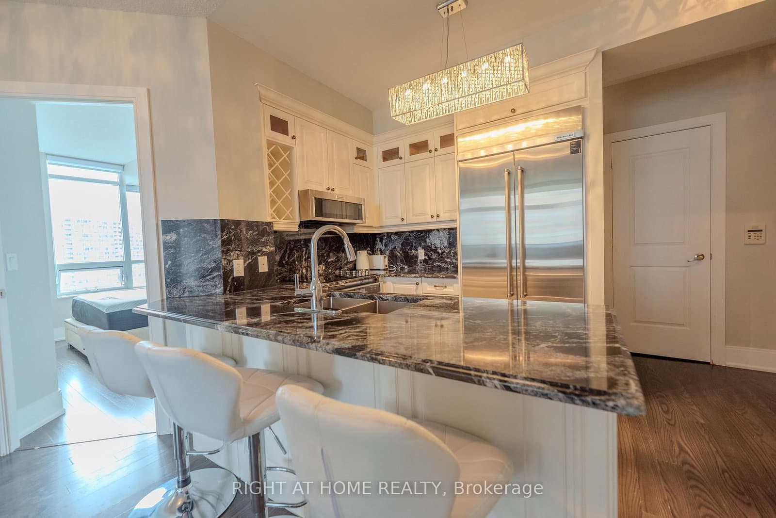 330 Burnhamthorpe Road W, Unit 1409 thumbnail 5