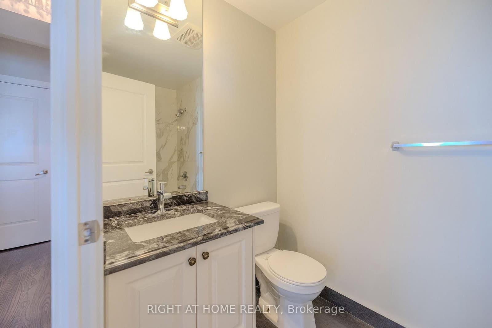 330 Burnhamthorpe Road W, Unit 1409 thumbnail 7