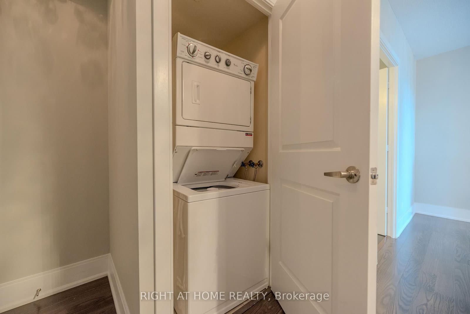 330 Burnhamthorpe Road W, Unit 1409 thumbnail 9