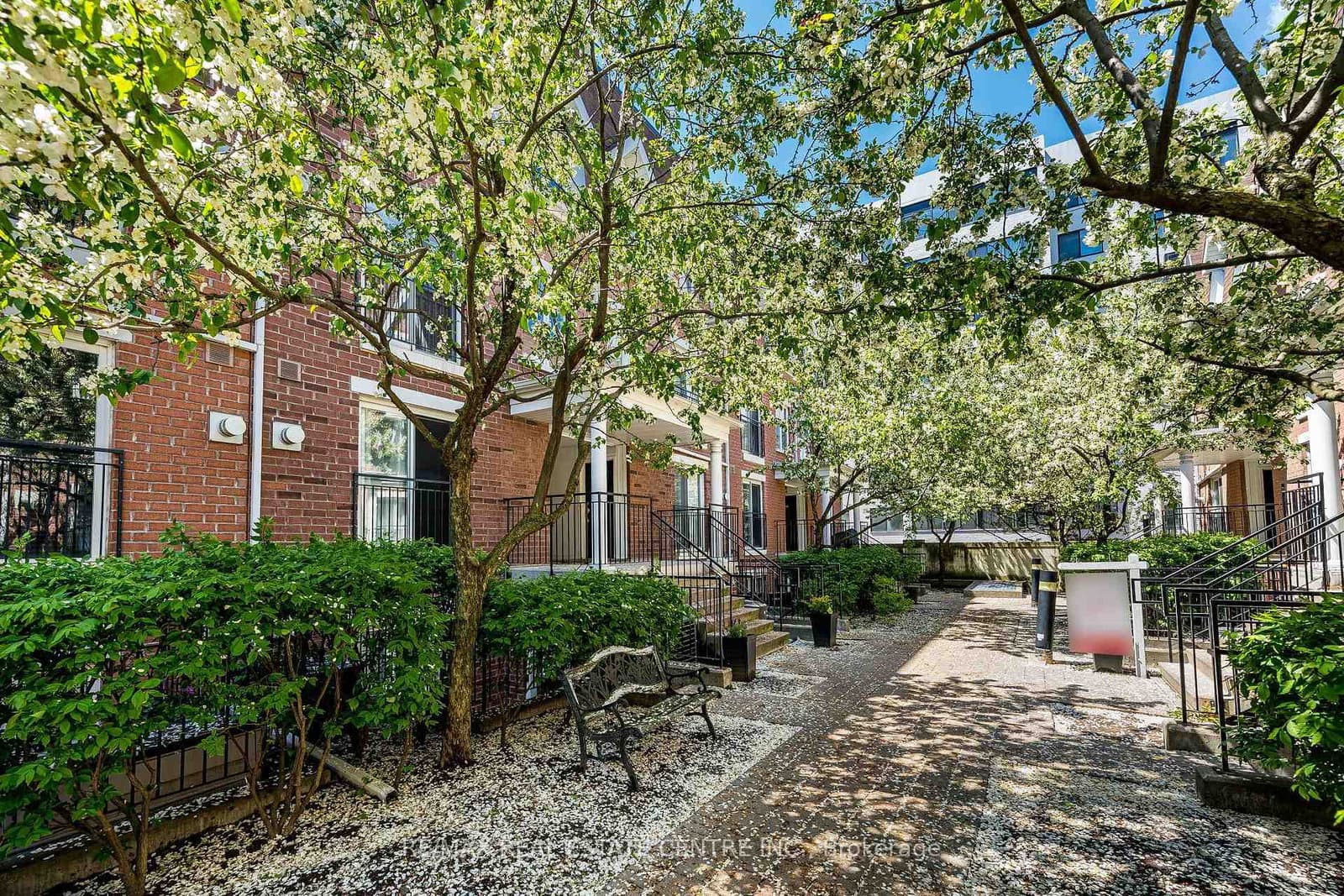 16 Laidlaw Street, Unit 920 thumbnail 2