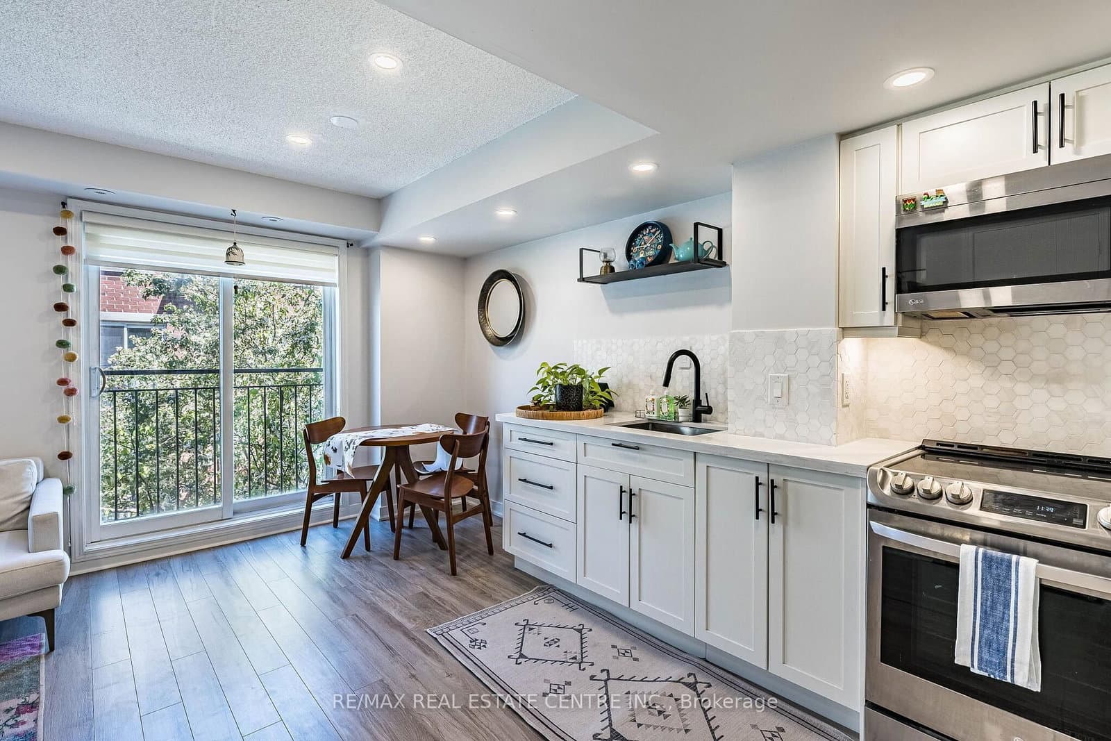 16 Laidlaw Street, Unit 920 thumbnail 3