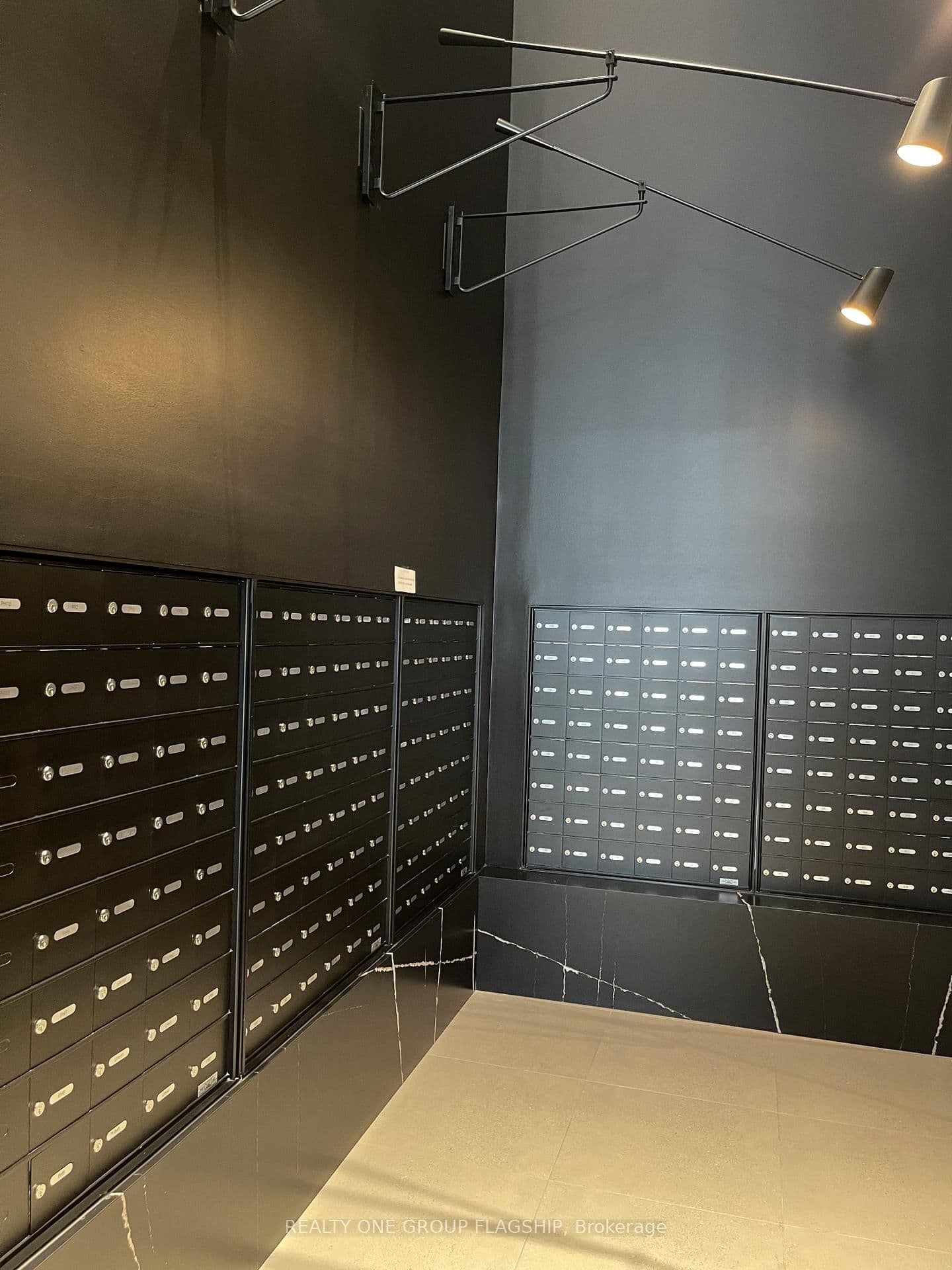 285 Dufferin Street, Unit 423 thumbnail 32