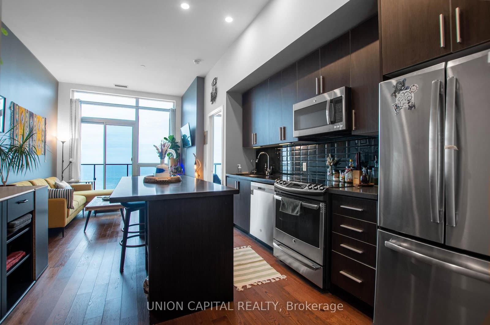 2212 Lake Shore Boulevard W, Unit PH02 thumbnail 2