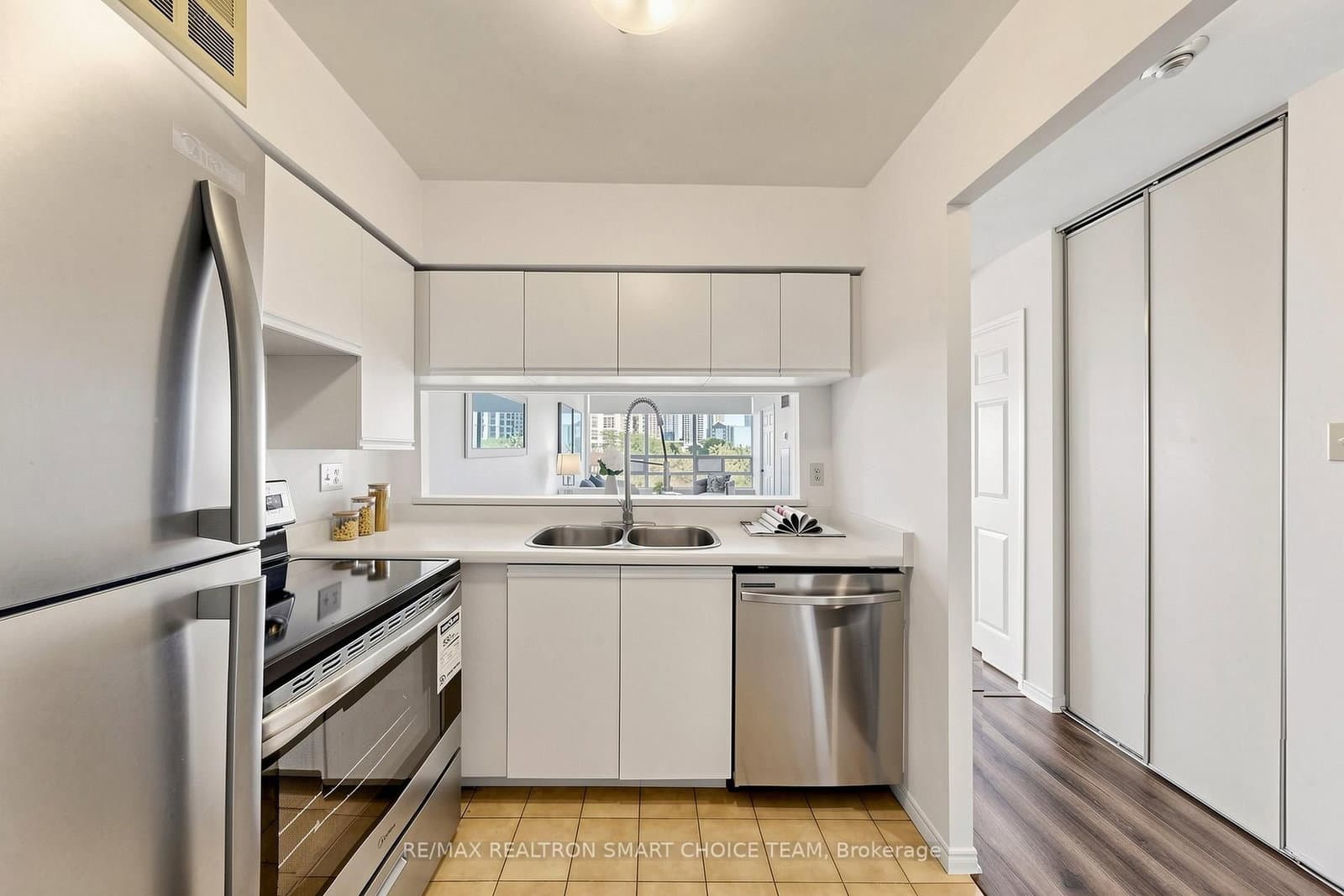 50 Kingsbridge Garden Circle, Unit 504 thumbnail 9