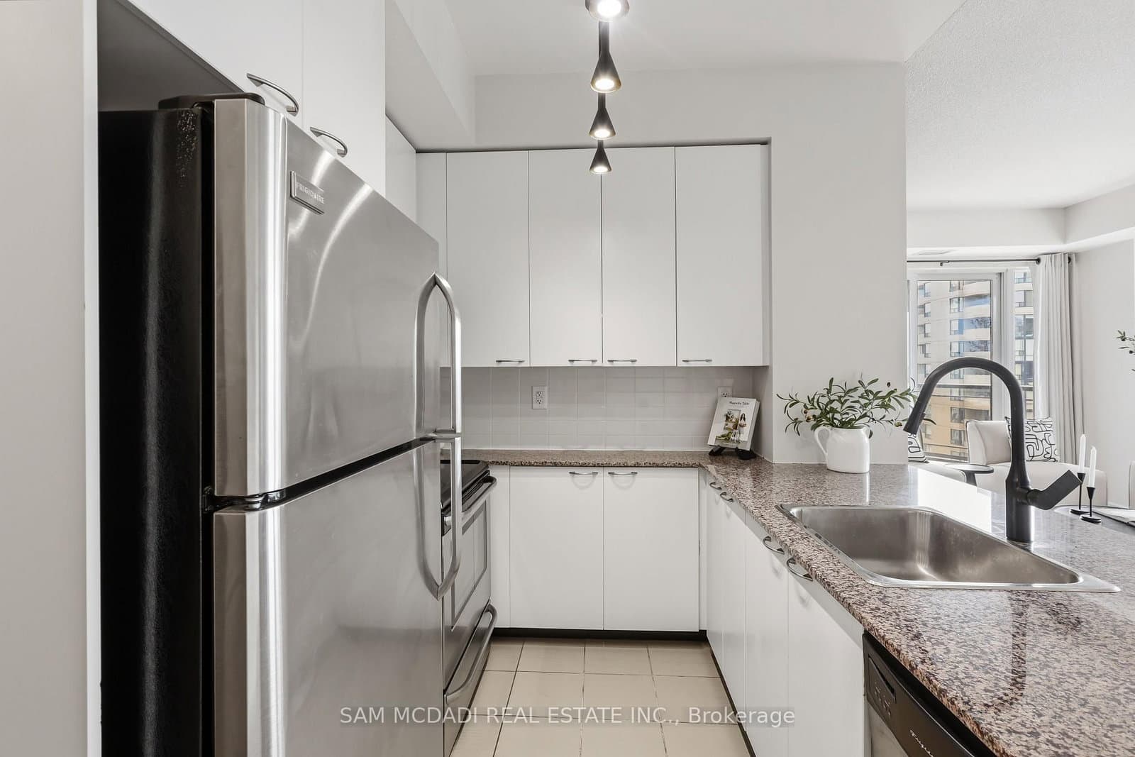 385 Prince Of Wales Drive, Unit 1611 thumbnail 4