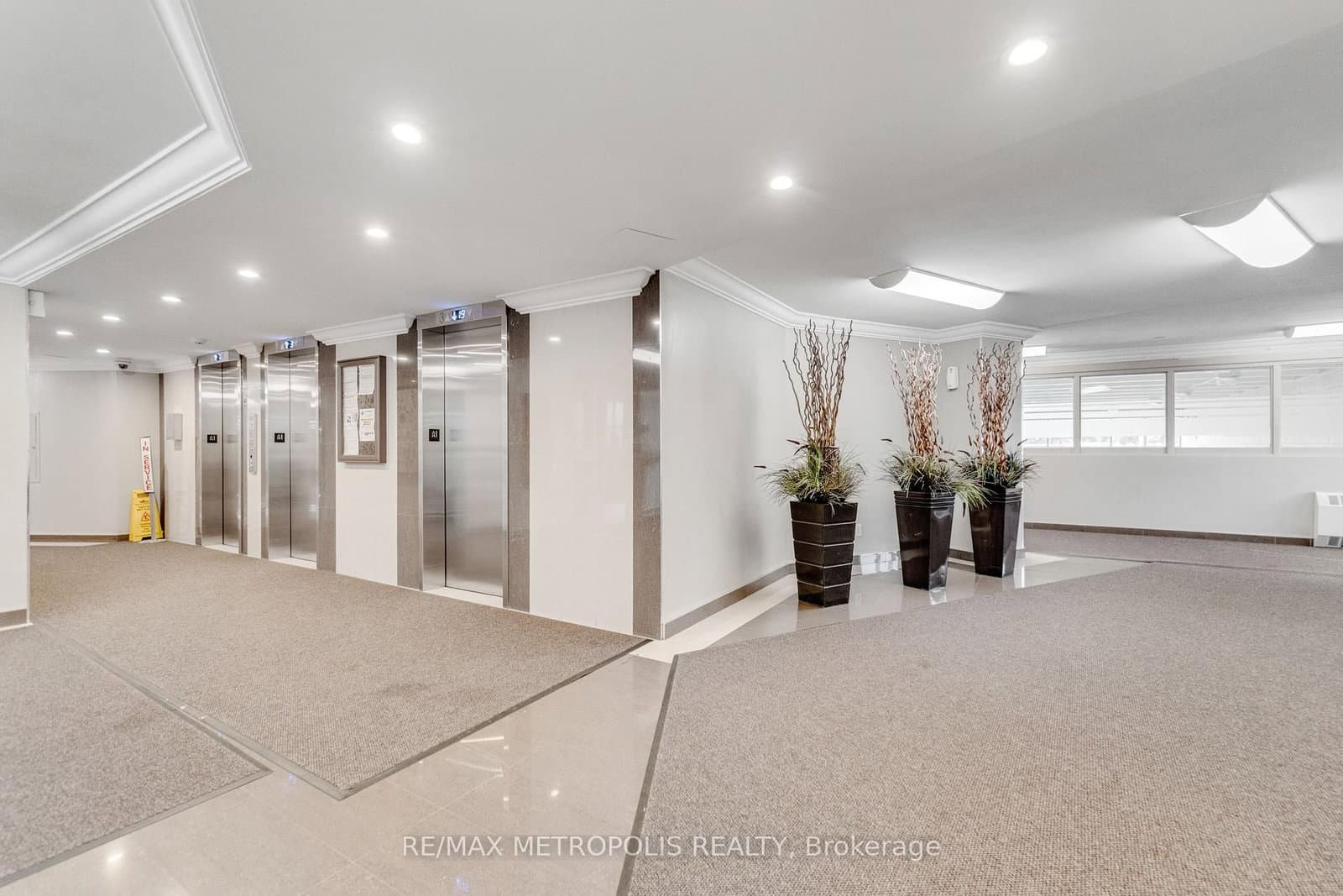 530 Lolita Gardens, Unit 1903 thumbnail 11
