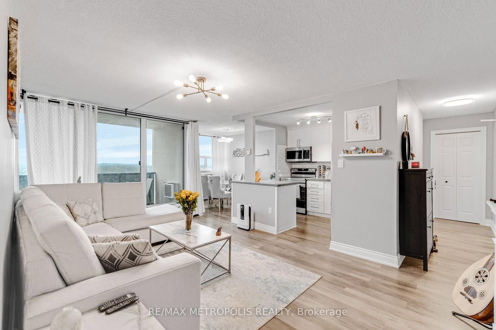 530 Lolita Gardens, Unit 1903 thumbnail 14