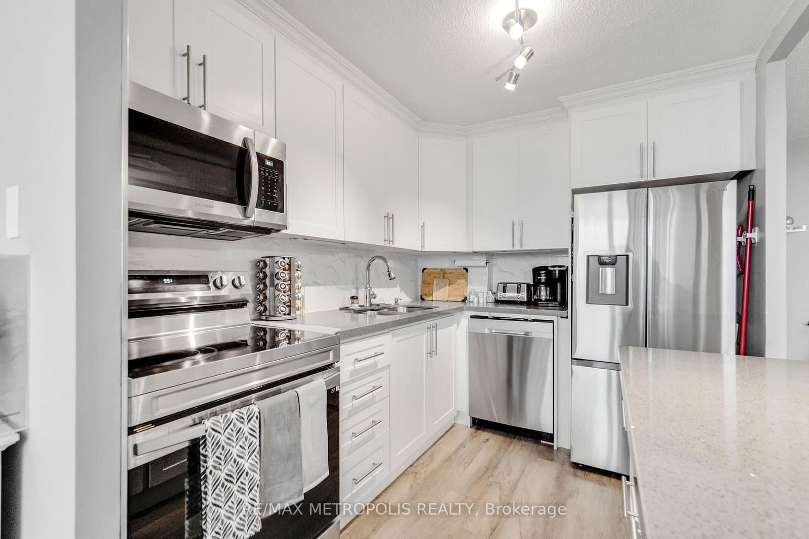 530 Lolita Gardens, Unit 1903 thumbnail 18