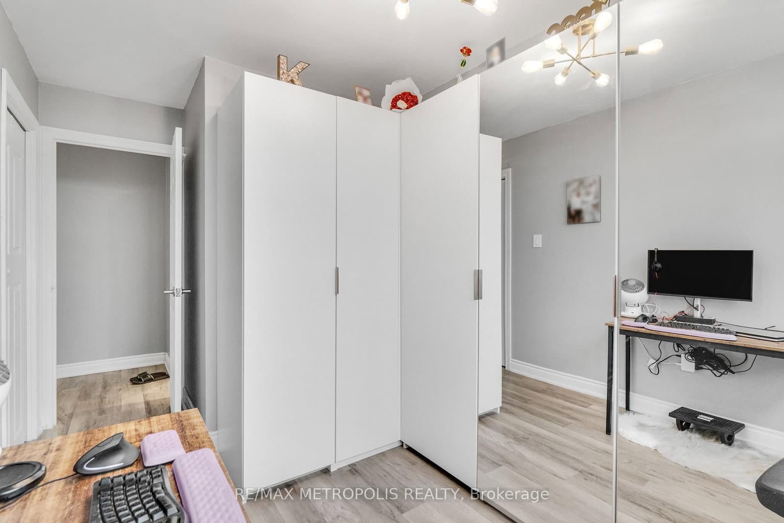 530 Lolita Gardens, Unit 1903 thumbnail 24