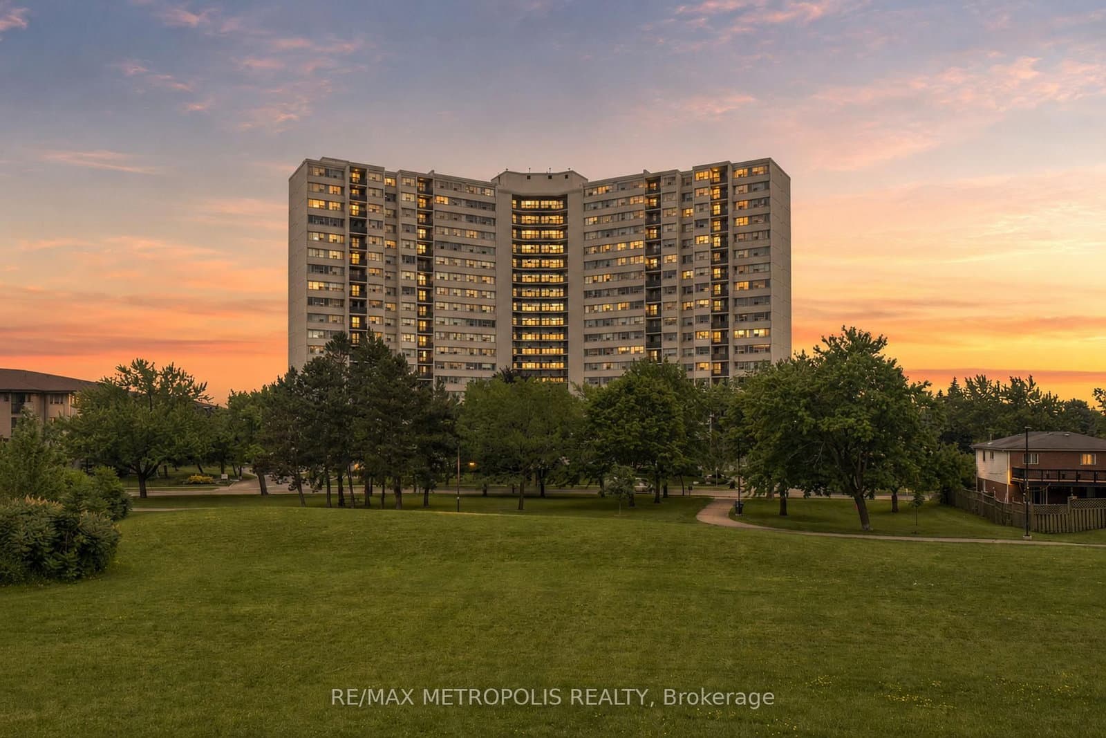 530 Lolita Gardens, Unit 1903 thumbnail 3