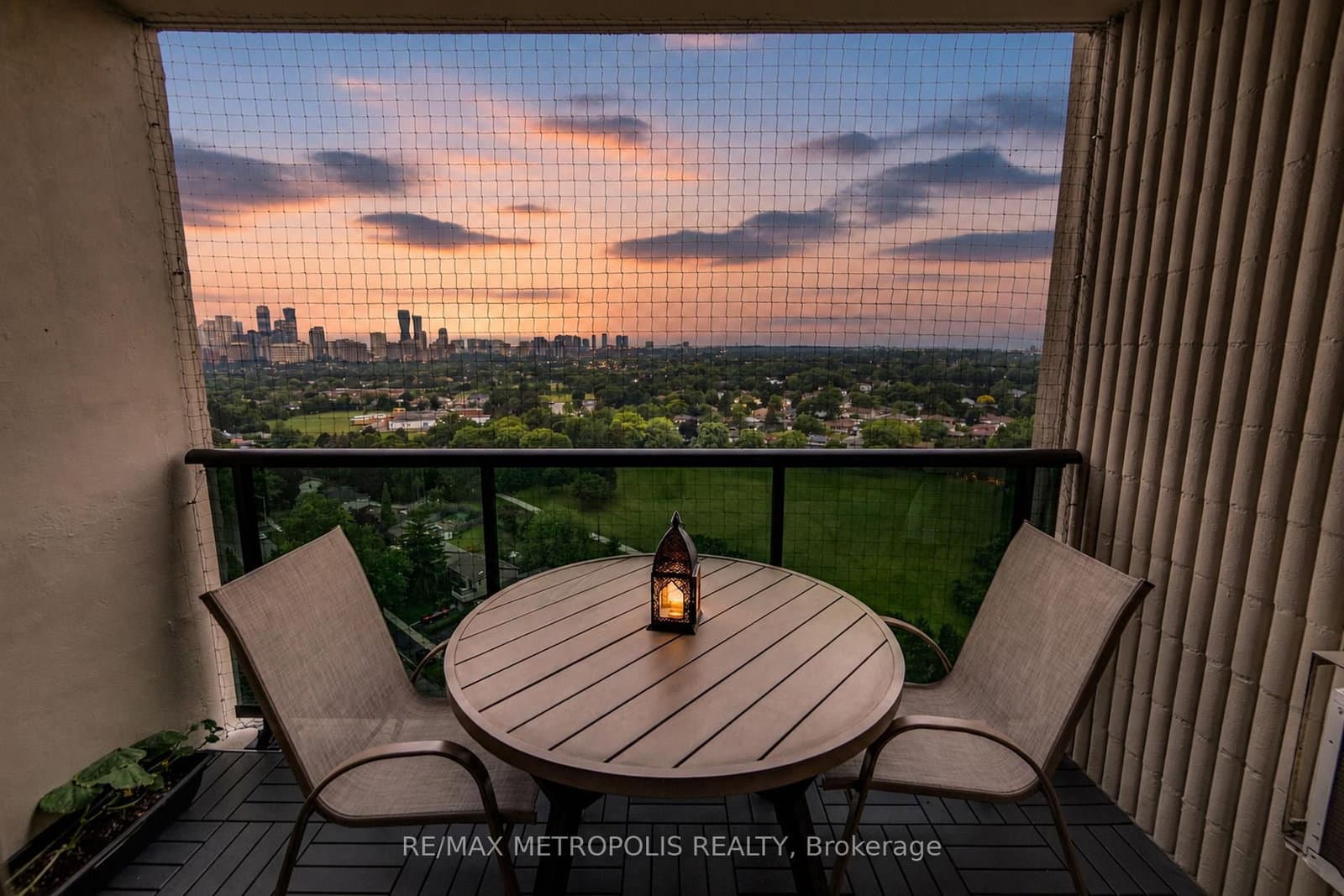 530 Lolita Gardens, Unit 1903 thumbnail 4