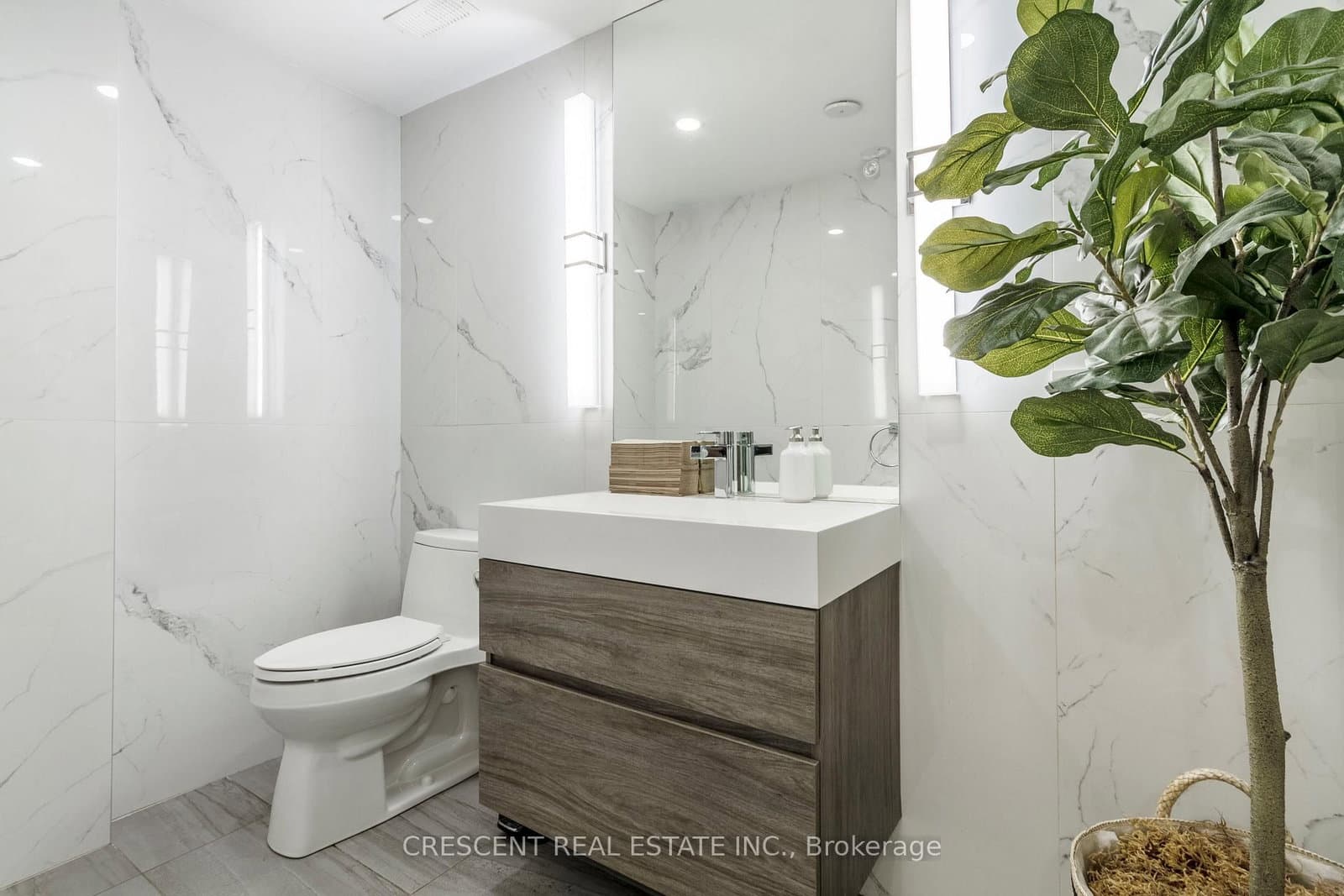 347 Jane Street, Unit Cubicle 4 thumbnail 14