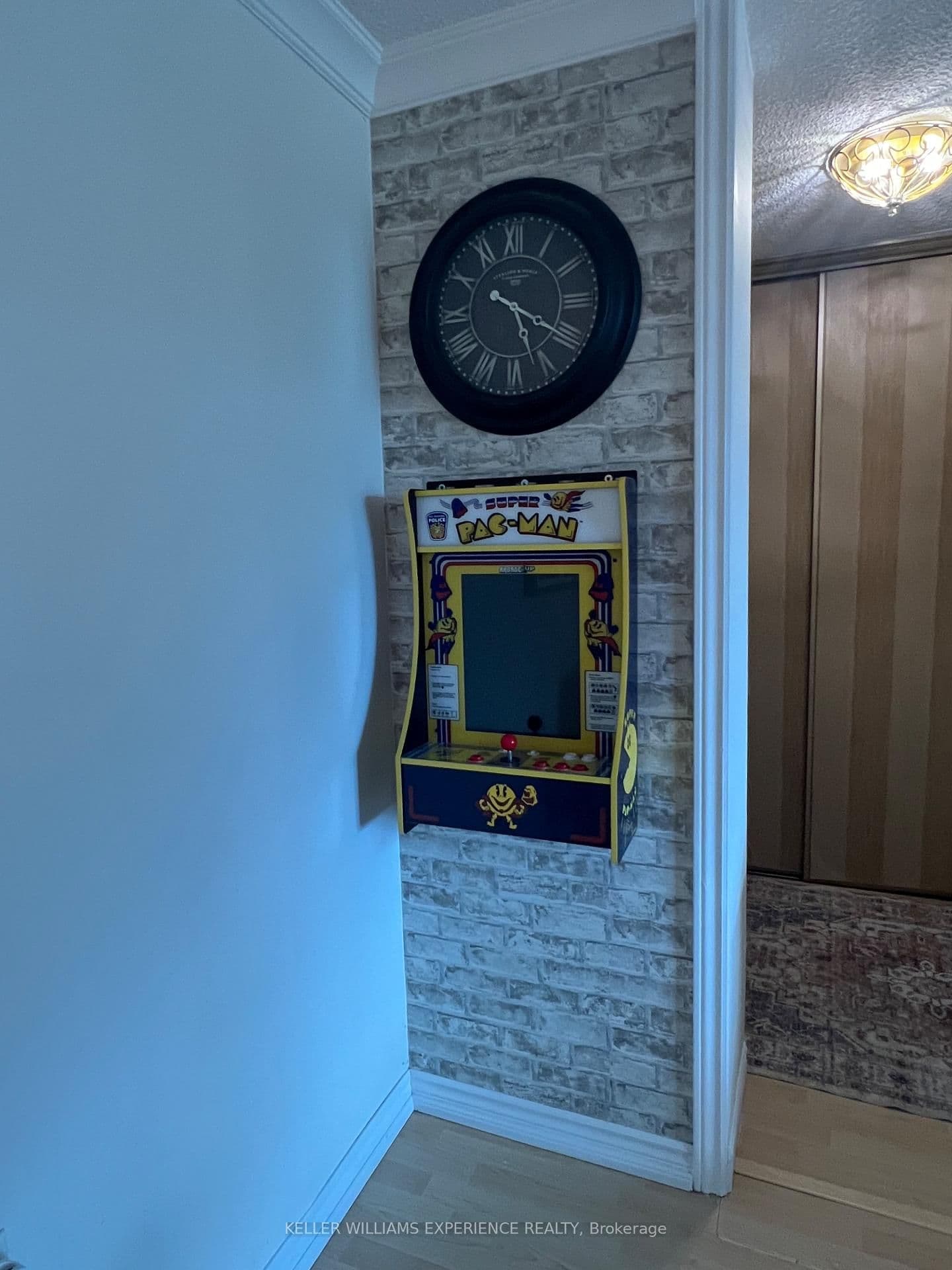 18 Knightsbridge Road, Unit 210 thumbnail 12