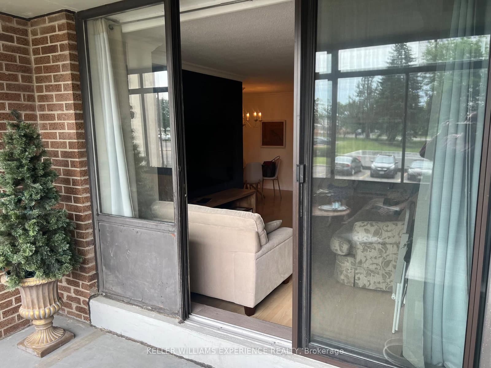 18 Knightsbridge Road, Unit 210 thumbnail 15