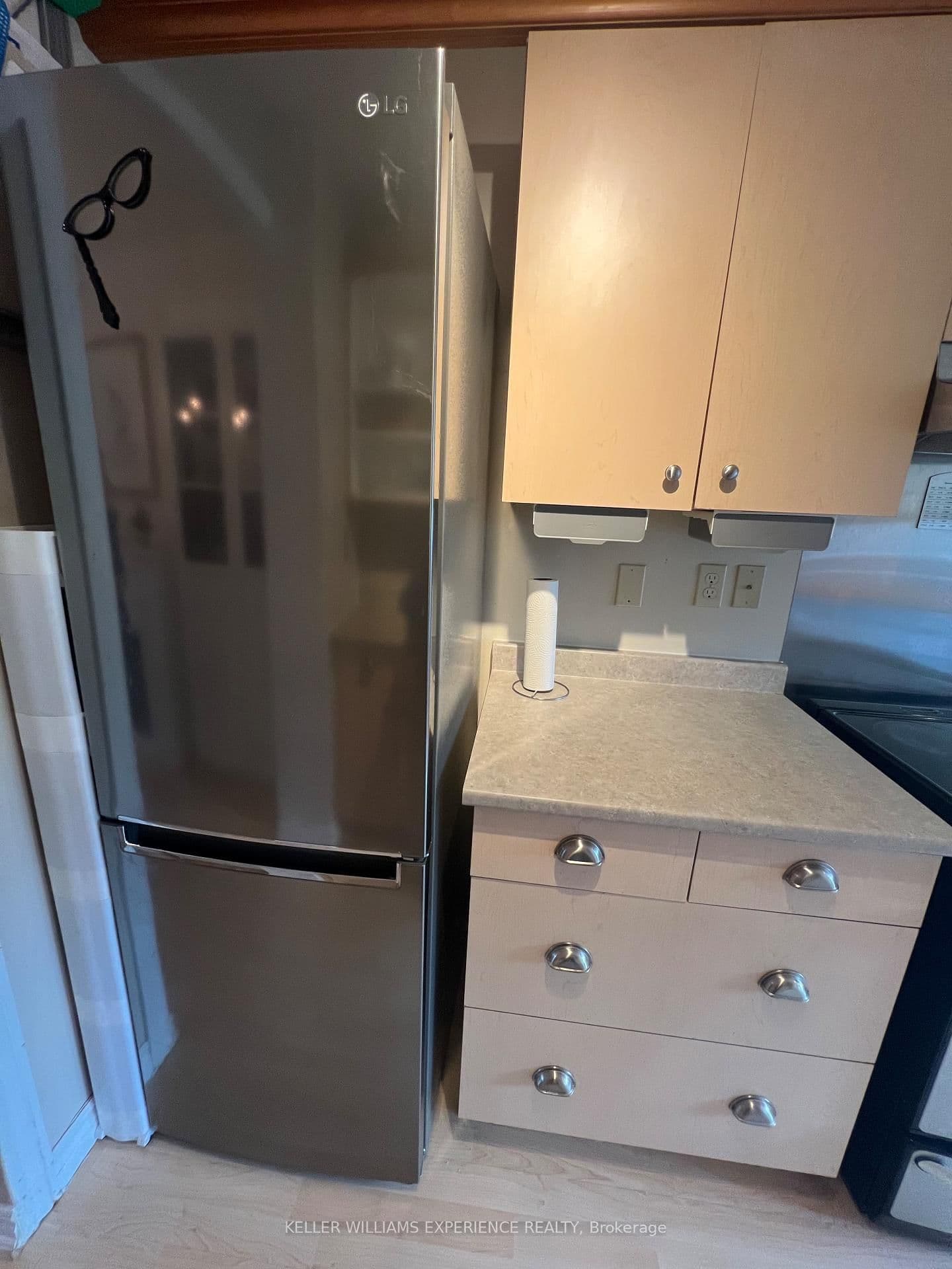 18 Knightsbridge Road, Unit 210 thumbnail 25
