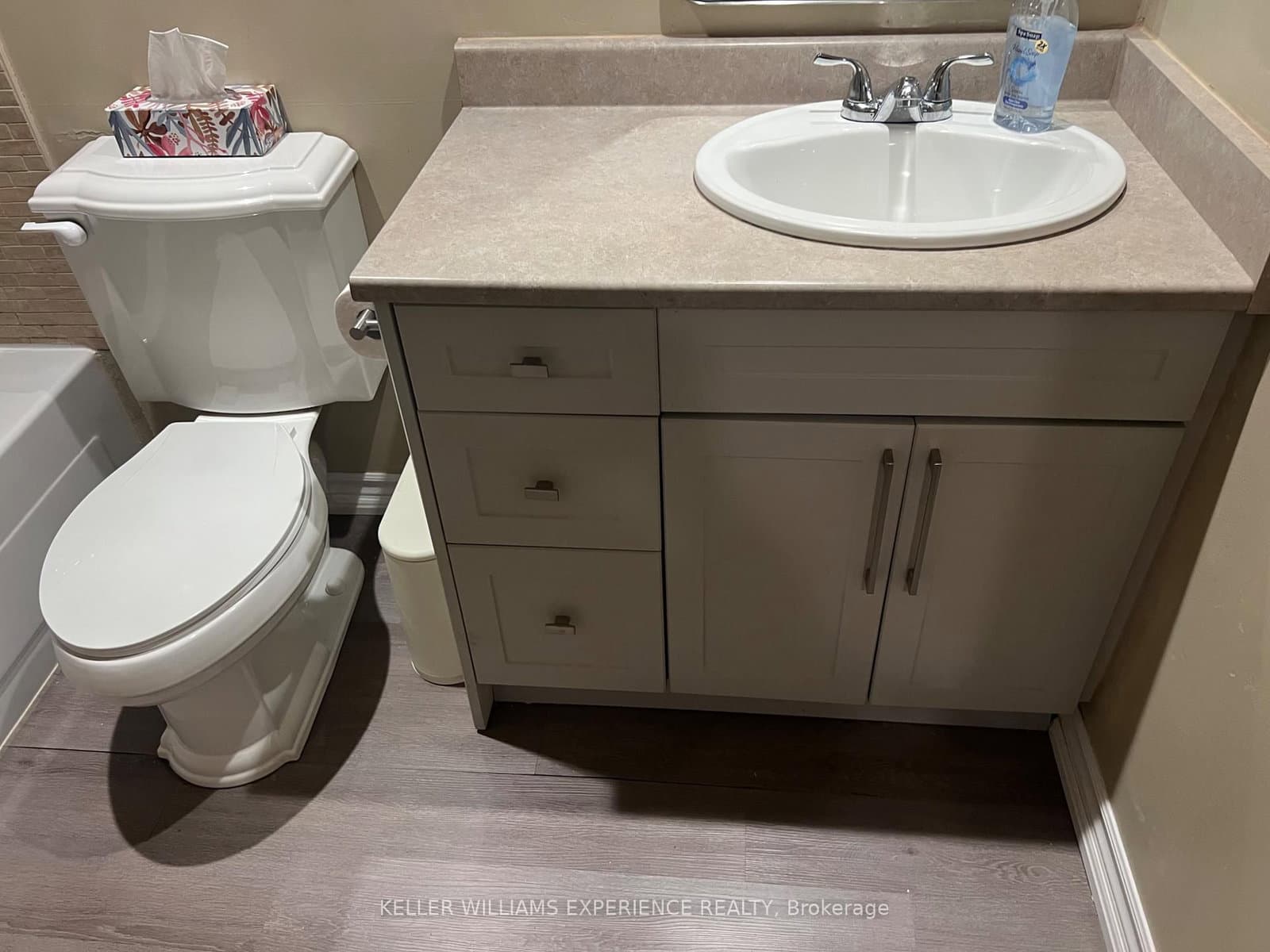 18 Knightsbridge Road, Unit 210 thumbnail 32