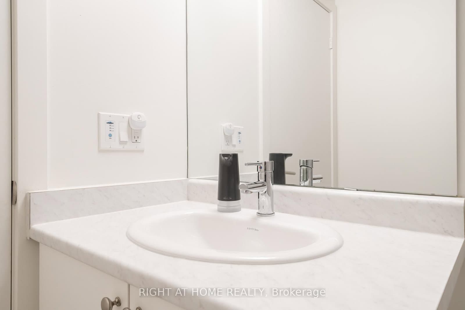 10 Wilby Crescent, Unit 807 thumbnail 20