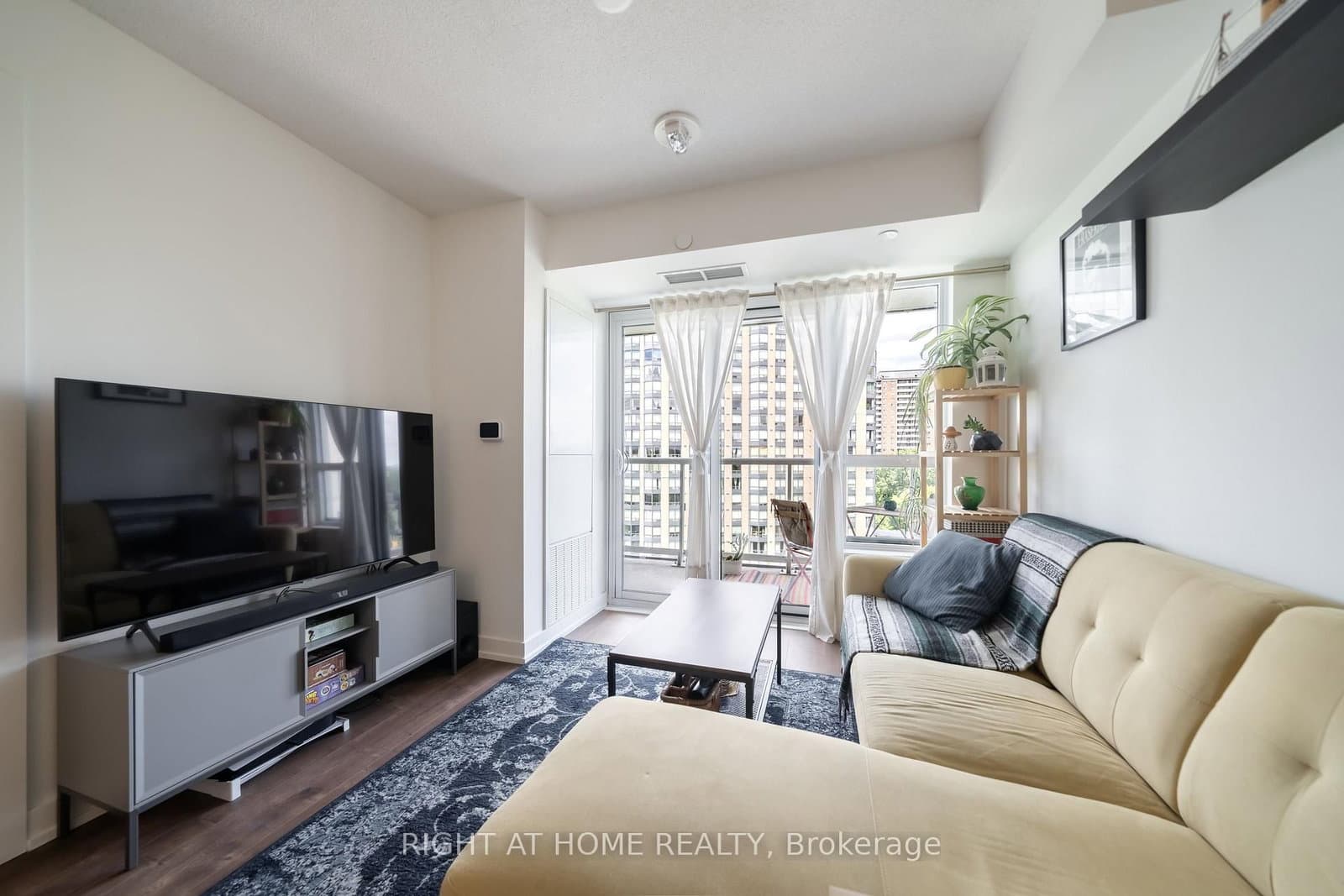 10 Wilby Crescent, Unit 807 thumbnail 24