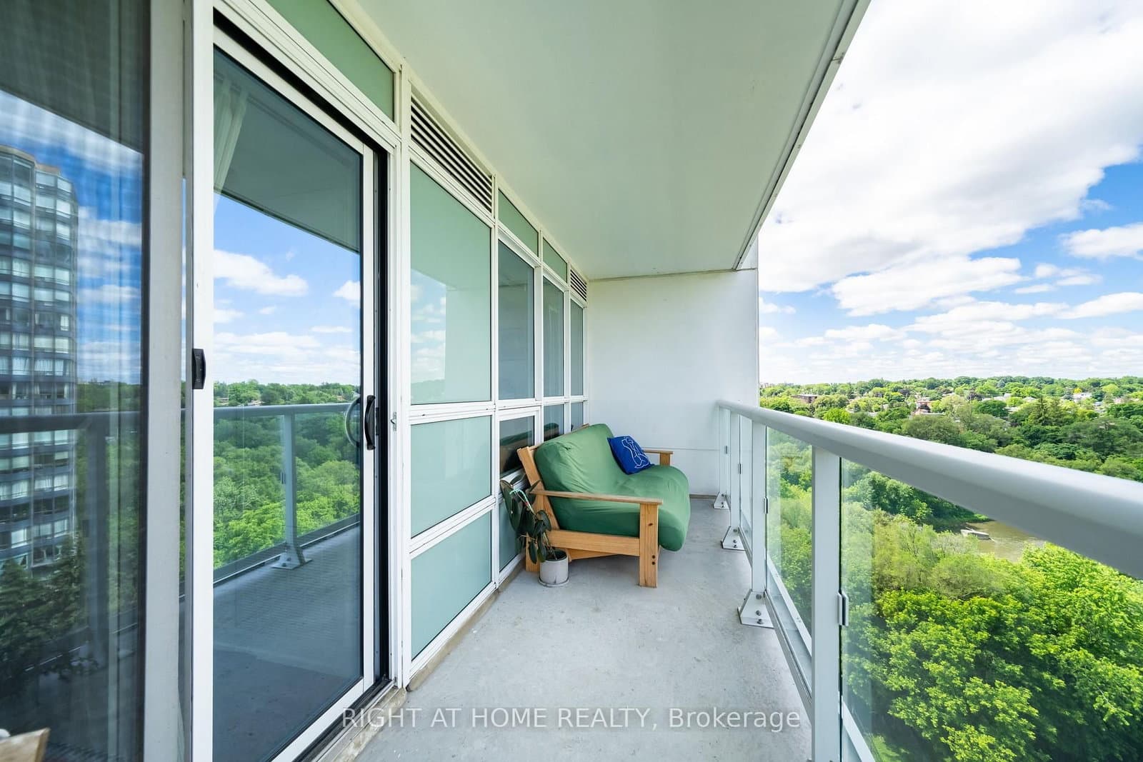 10 Wilby Crescent, Unit 807 thumbnail 36